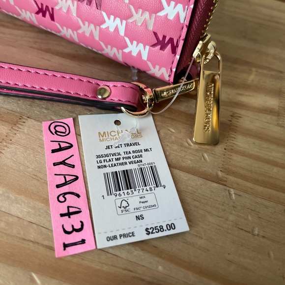 Michael Kors wallet🎈🎈 - Picture 6 of 6